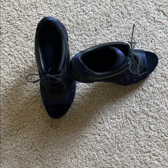 Burberry navy/black heels size 36.5 - Picture 4 of 8